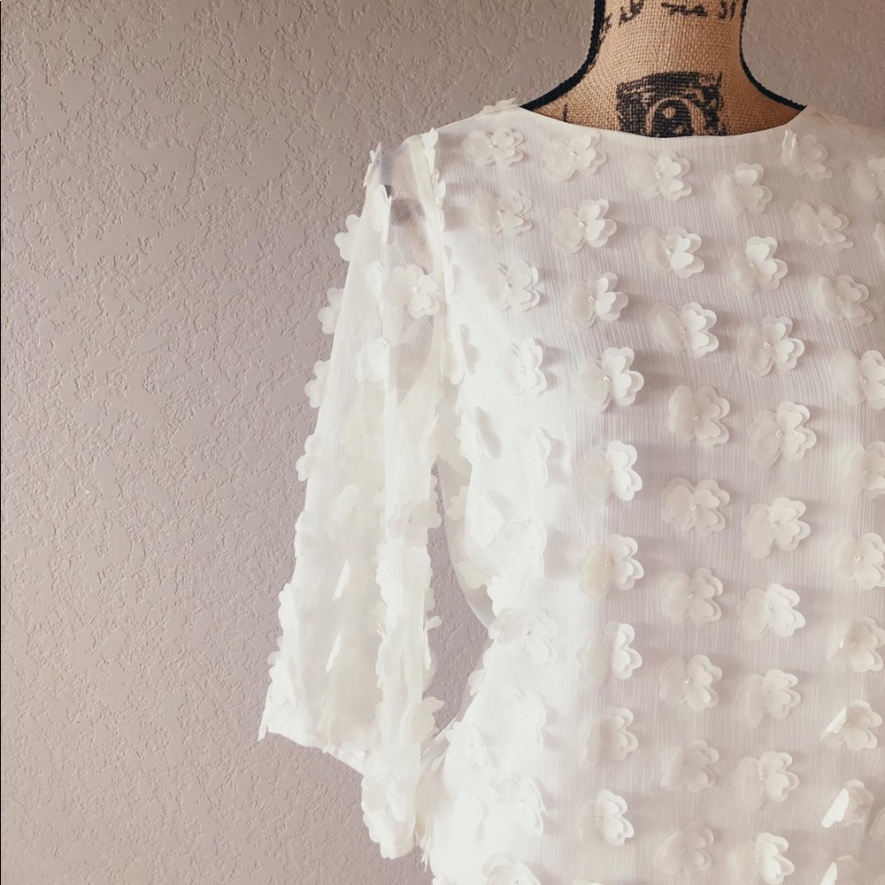 NWT BLOUSE WITH FLOWERS